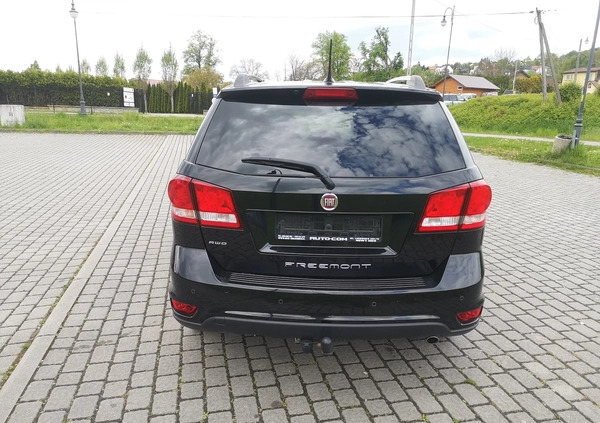 Fiat Freemont cena 48700 przebieg: 175781, rok produkcji 2015 z Działoszyce małe 277